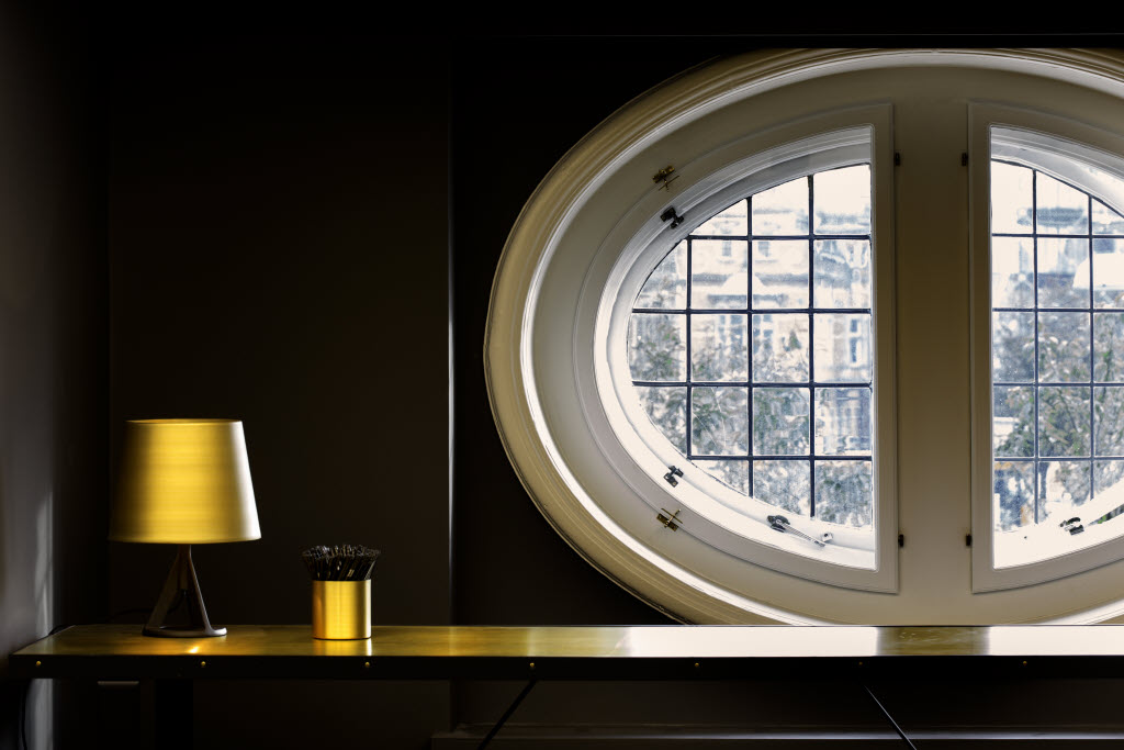 Kuvaoikeudet:: Mads Armgaard/Graae, Armgaard & Bangsbo Lamp by the window